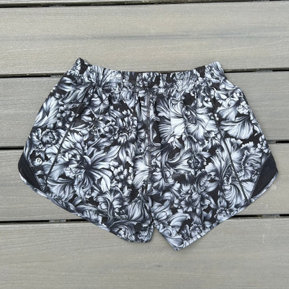 Lululemon Hotty Hot Short II