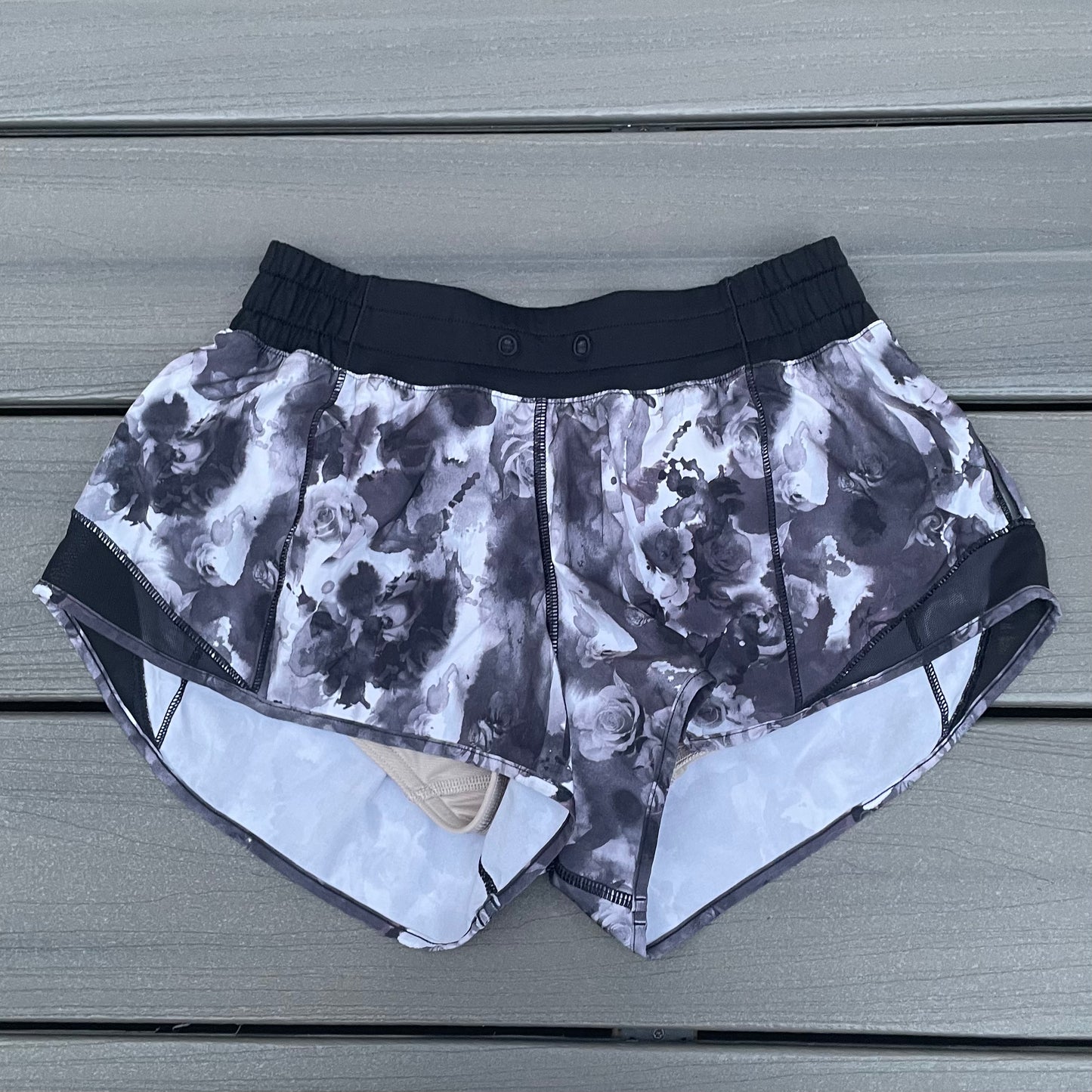 Lululemon Hotty Hot Short